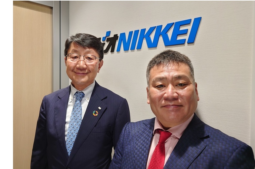 （左：当社代表取締役社長 石井博美、右：番組パーソナリティ 藤本氏） 